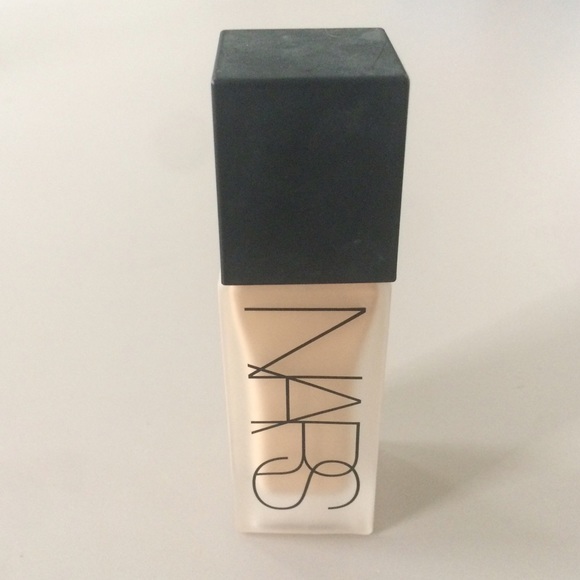 NARS All Day Luminous Fountain in Ceylán