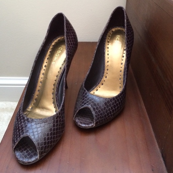 BCBGirls Shoes - 📦Donating 1/31/21-BCBGirls Brown Leather Heels