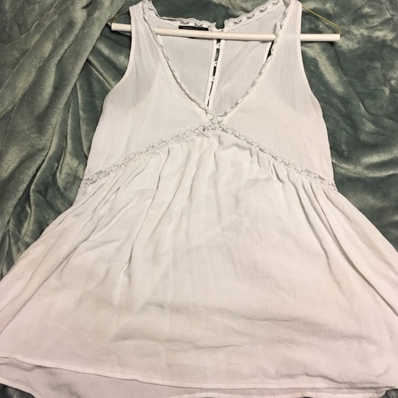 Only worn 2 times!! Beautiful shirt.
