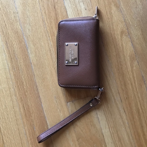 Authentic Michael Kors camel wristlet wallet - Picture 1 of 4
