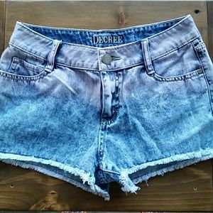 SUPER CUTE faded ombre Jean shorts!!