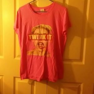 Miley Cyrus twerk it t-shirt
