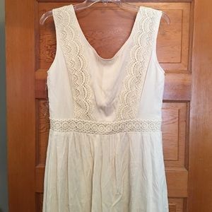 24 HOUR SALE! ❤️🌻🌻Lacy cream colored dress