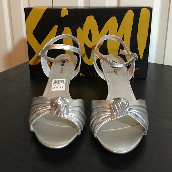 Fiona Night silver sandals NWT size 8