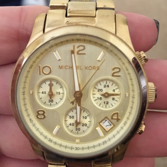 Gold Michael Kors watch - Picture 2 of 4