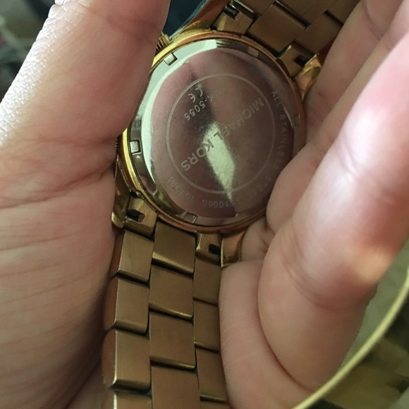 Gold Michael Kors watch - Picture 4 of 4