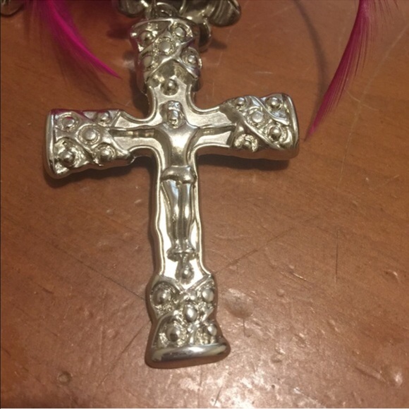 Scarf with pompom and cross - Picture 2 of 2