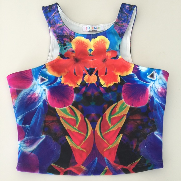 Vibrant crop top🌺🌼🌸