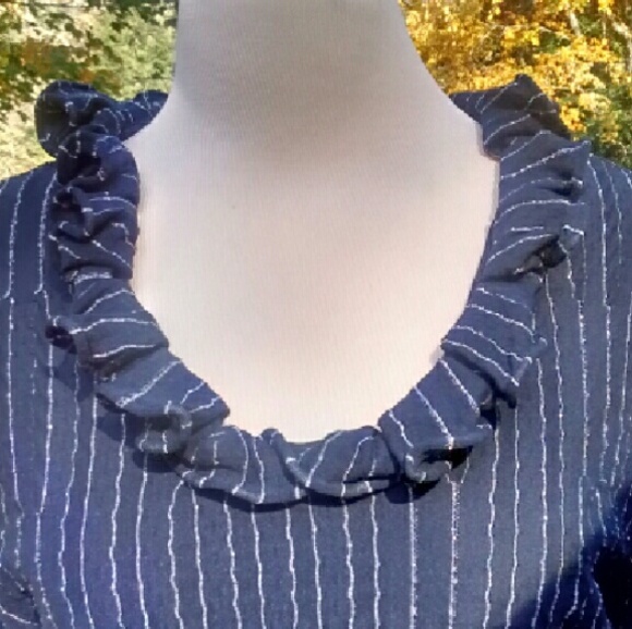 Beautiful black and silver top - Picture 2 of 3