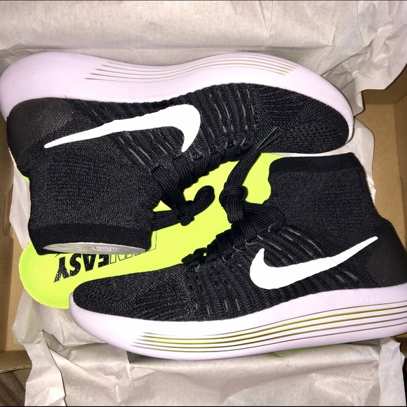 NwB Nike Women's LunarEpic Flyknit Shoes
