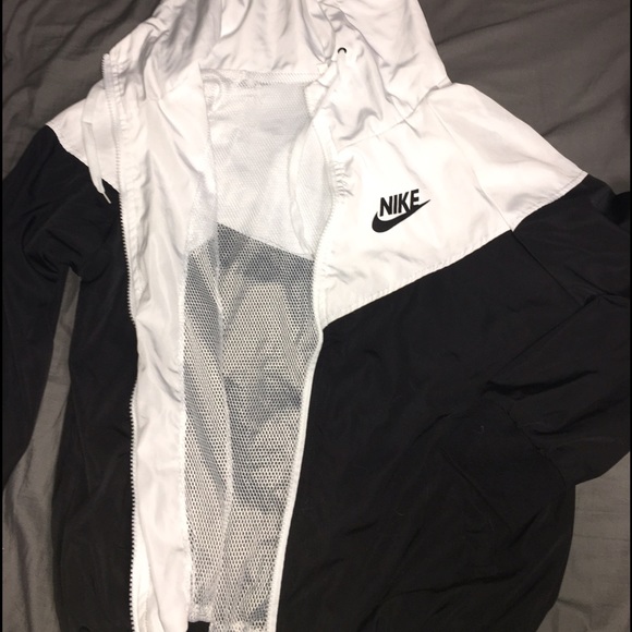 NIKE WINDBREAKER