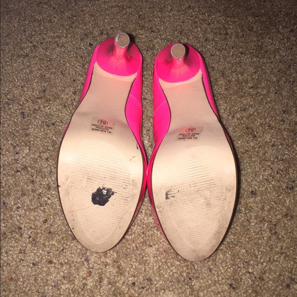 Heels - Picture 4 of 4