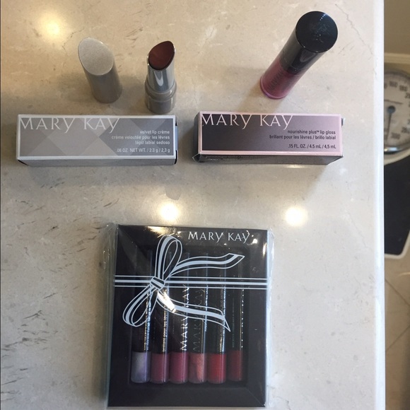 Mary Kay bundle - Picture 2 of 2