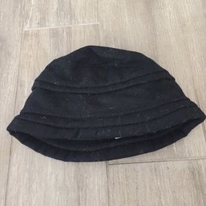 Black bucket hat