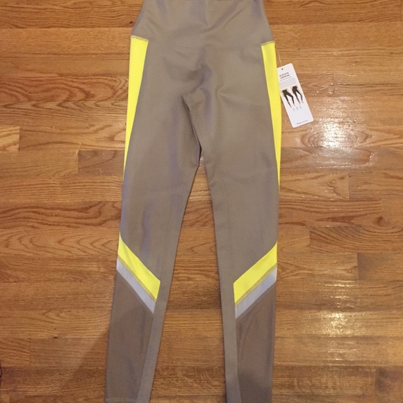 ALO Yoga Pants - Alo Elevate Legging