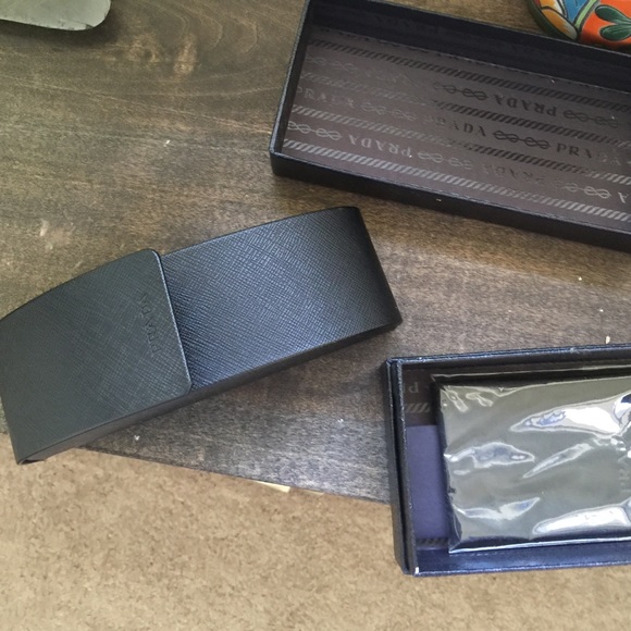 PRADA sunglasses - Picture 2 of 3