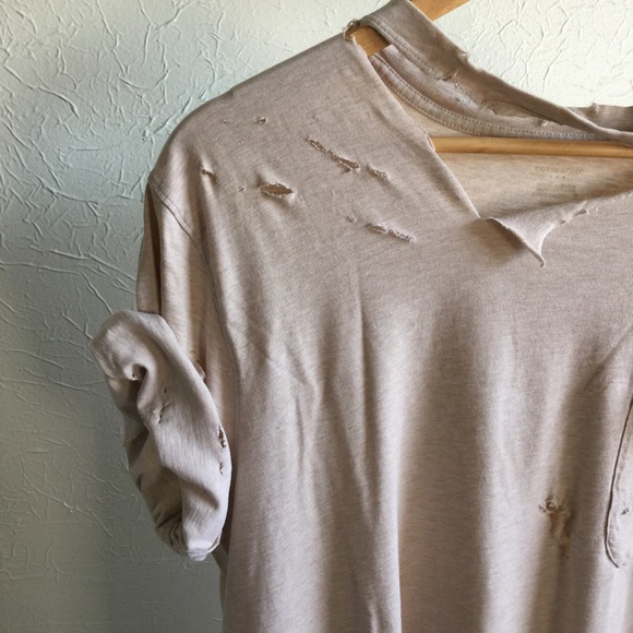 • Cream Distressed Tee • - Picture 3 of 4