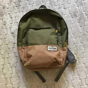 ✨like new✨ dakine backpack