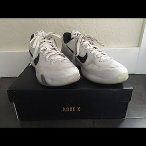 KOBE X White/Black size 10. Retail new $180