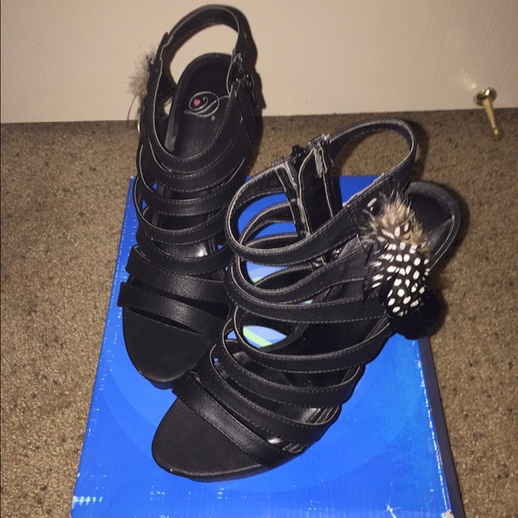 Black heels - Picture 2 of 4