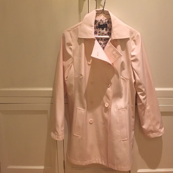 Trench coat - Picture 1 of 1