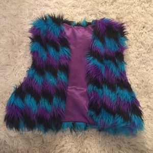 Fuzzy crop vest
