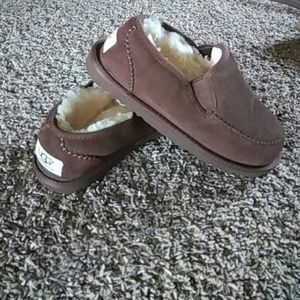 UGG brown slippers-- read description