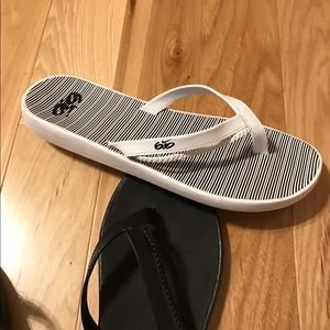 Nike Vulcana flip flops (2 pair)