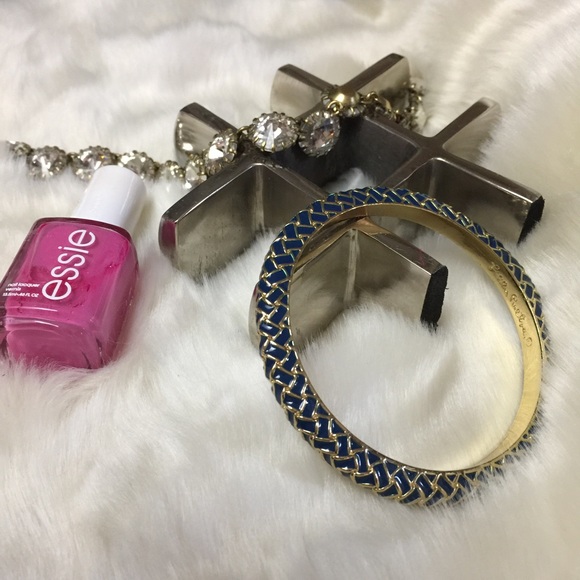 M_586411be2599feb9400108bd