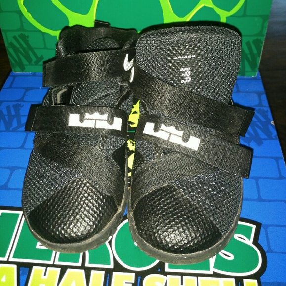 Toddler Nike's
