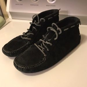Rare UGG Sheepskin Moccasins size 8