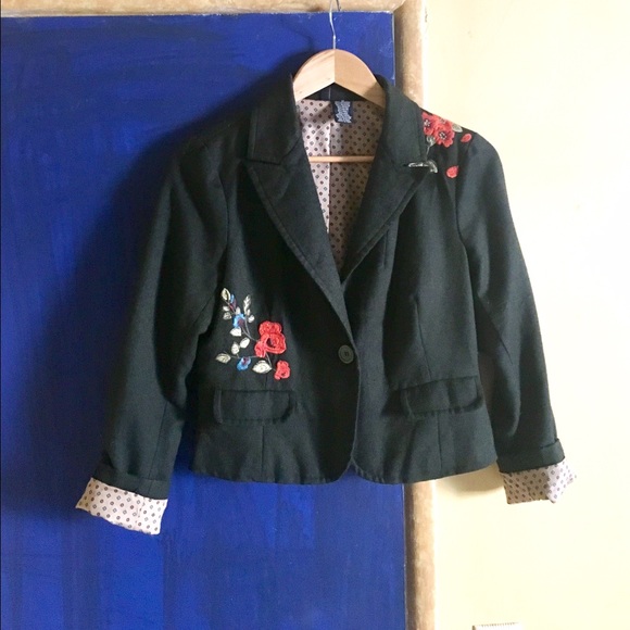 Olive embroidered blazer 💜