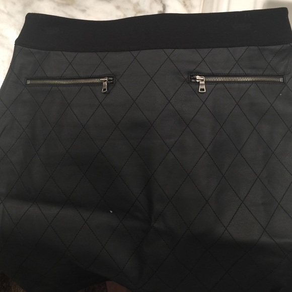 Ann Taylor - Black Pleather Skirt - Picture 4 of 4
