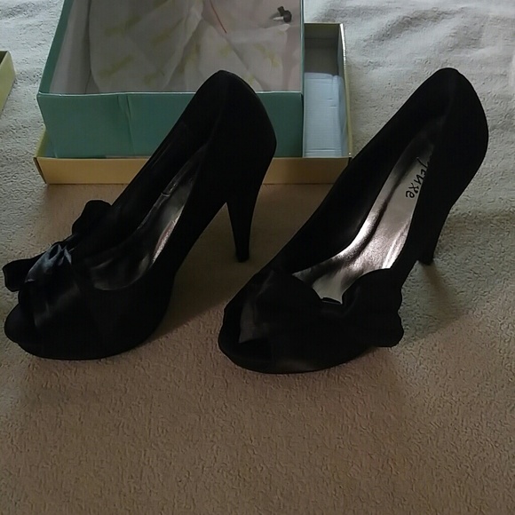 Styluxe peep toe