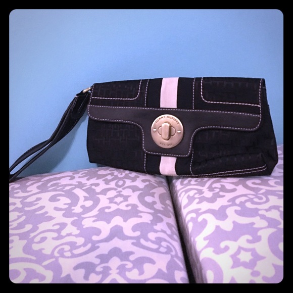 Tommy Hilfiger black/white large wristlet
