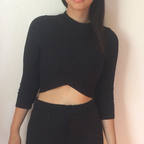 Crop top in burgundy and black