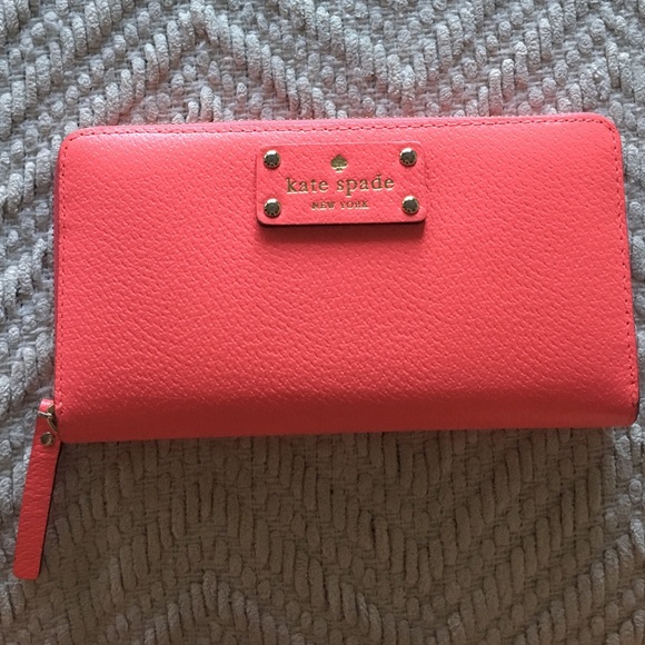 😻 KATE SPADE pink wallet