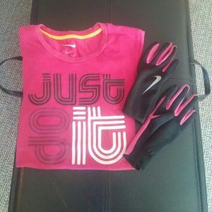 Bundle Nike shirt and a pair of gloves!