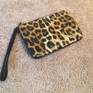 Express clutch wristlet. Black/Animal print.