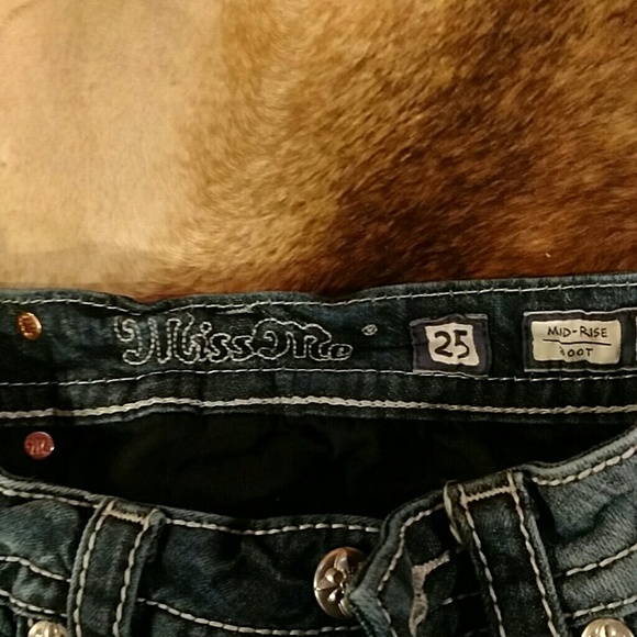 Mid-Rise Bootcut Miss Me Jeans - Picture 3 of 3