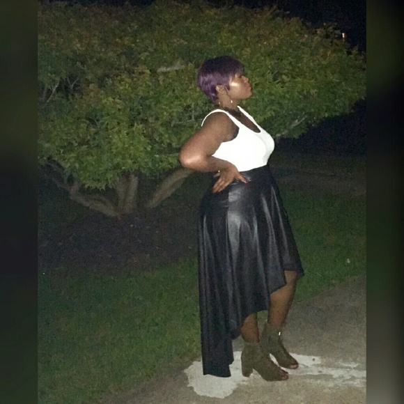 Faux leather hi lo skirt - Picture 2 of 3