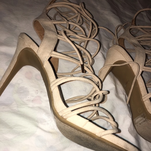 Heels - Picture 4 of 4