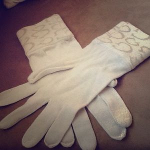 NWOT guess gloves..cream and gold