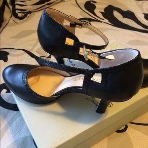 Beautiful and classic black pumps. NIB!