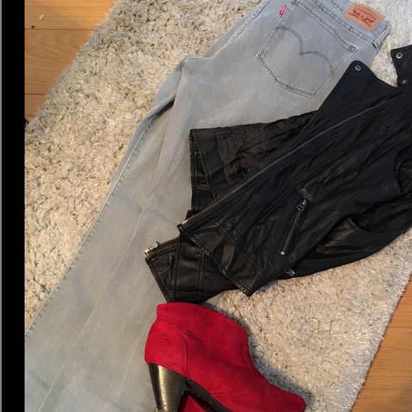 711 LEVIS