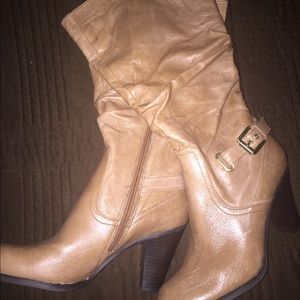 Brand new Guess leather boots size 8! A must have!
