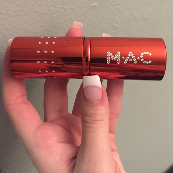 MAC on the go makeup brush
