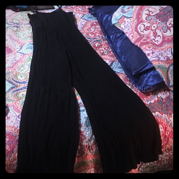 Cute full body jump suit !! Never been worn !!