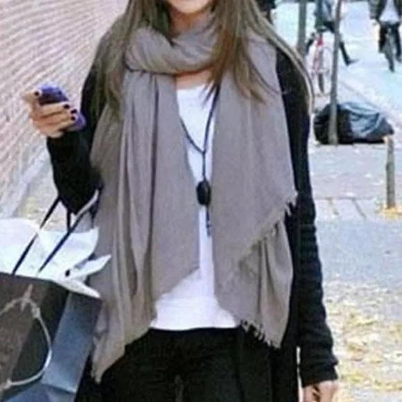 🆕 Pashmina scarfs - ONLY  Navy Is Left in stock - Picture 2 of 2