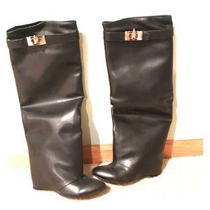 Wedge leather boots